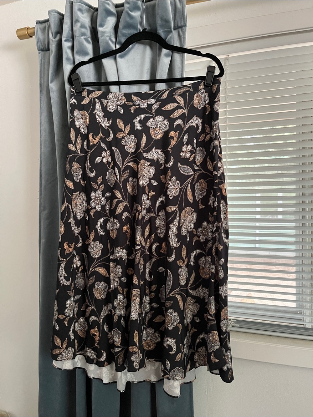 NEW J.Jill Black Floral Paisley Midi Semi Swing Skirt Silk-Like Viscose Academia - Picture 4 of 15